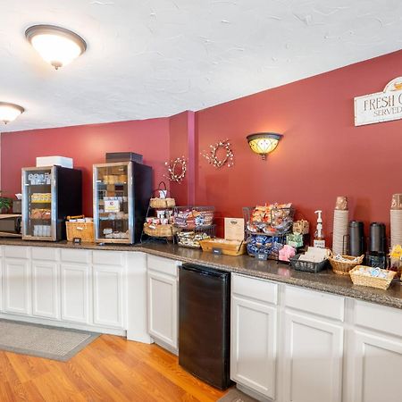 Fireside Inn & Suites Ґілфорд Екстер'єр фото