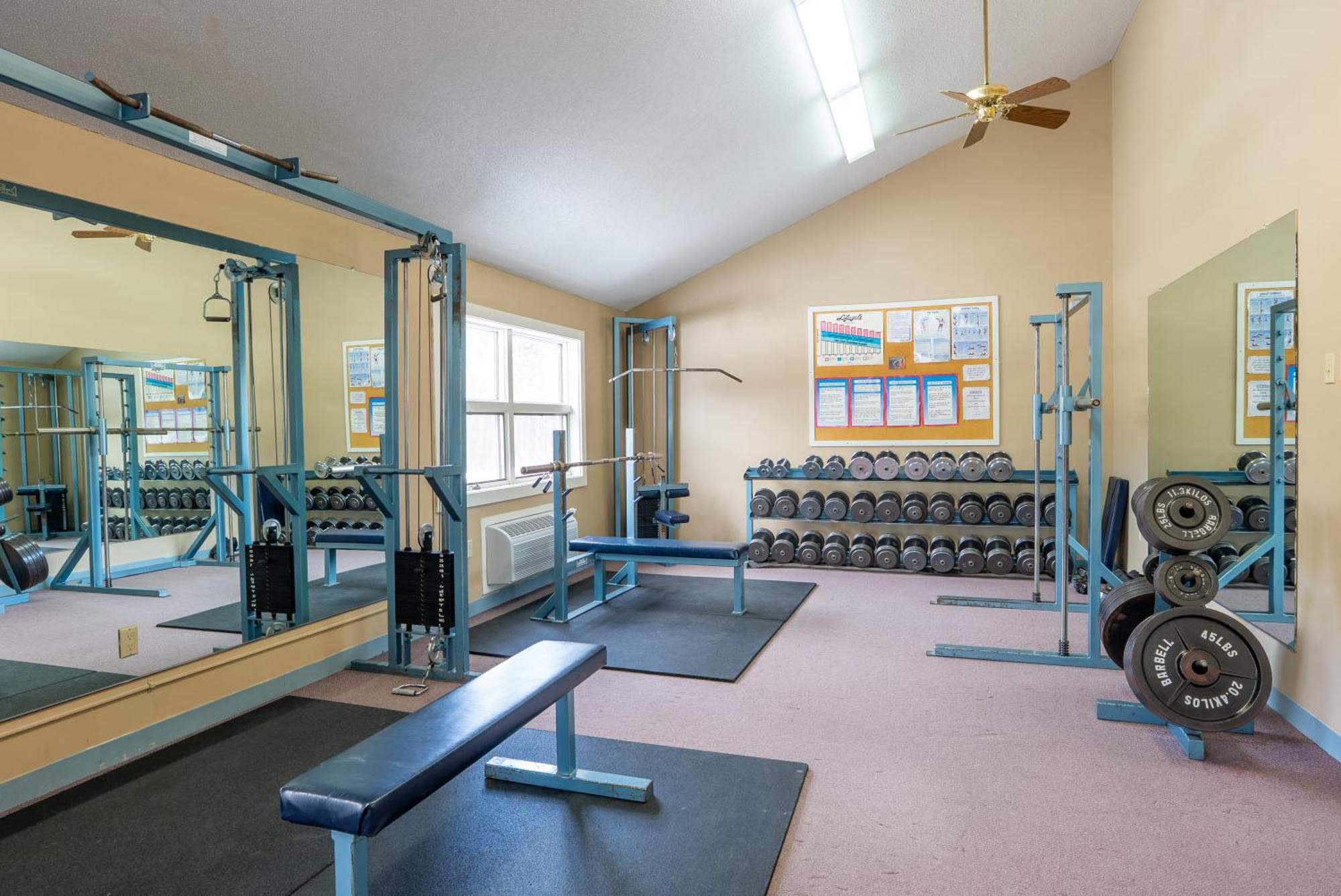Fireside Inn & Suites Ґілфорд Екстер'єр фото
