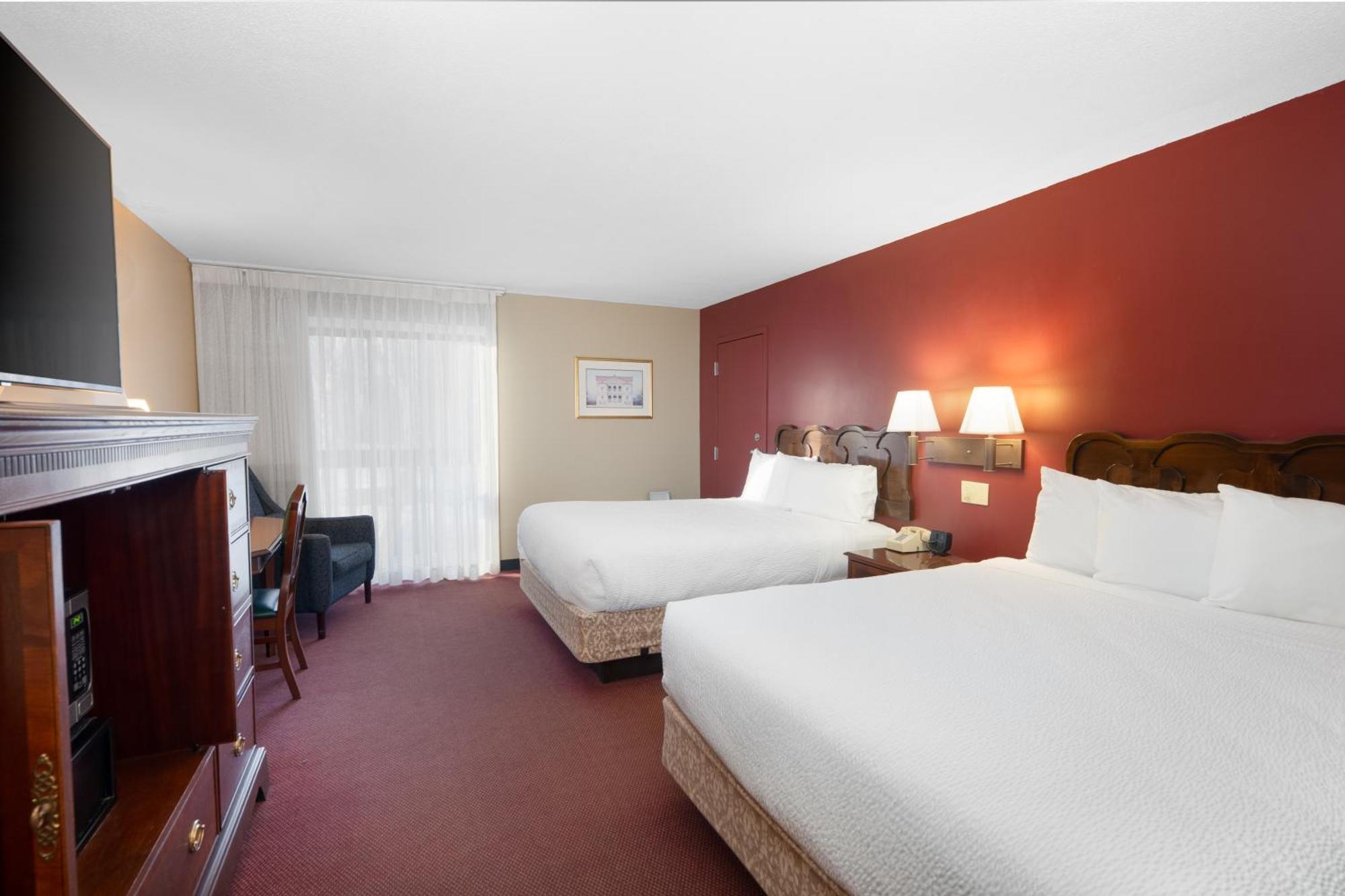 Fireside Inn & Suites Ґілфорд Номер фото