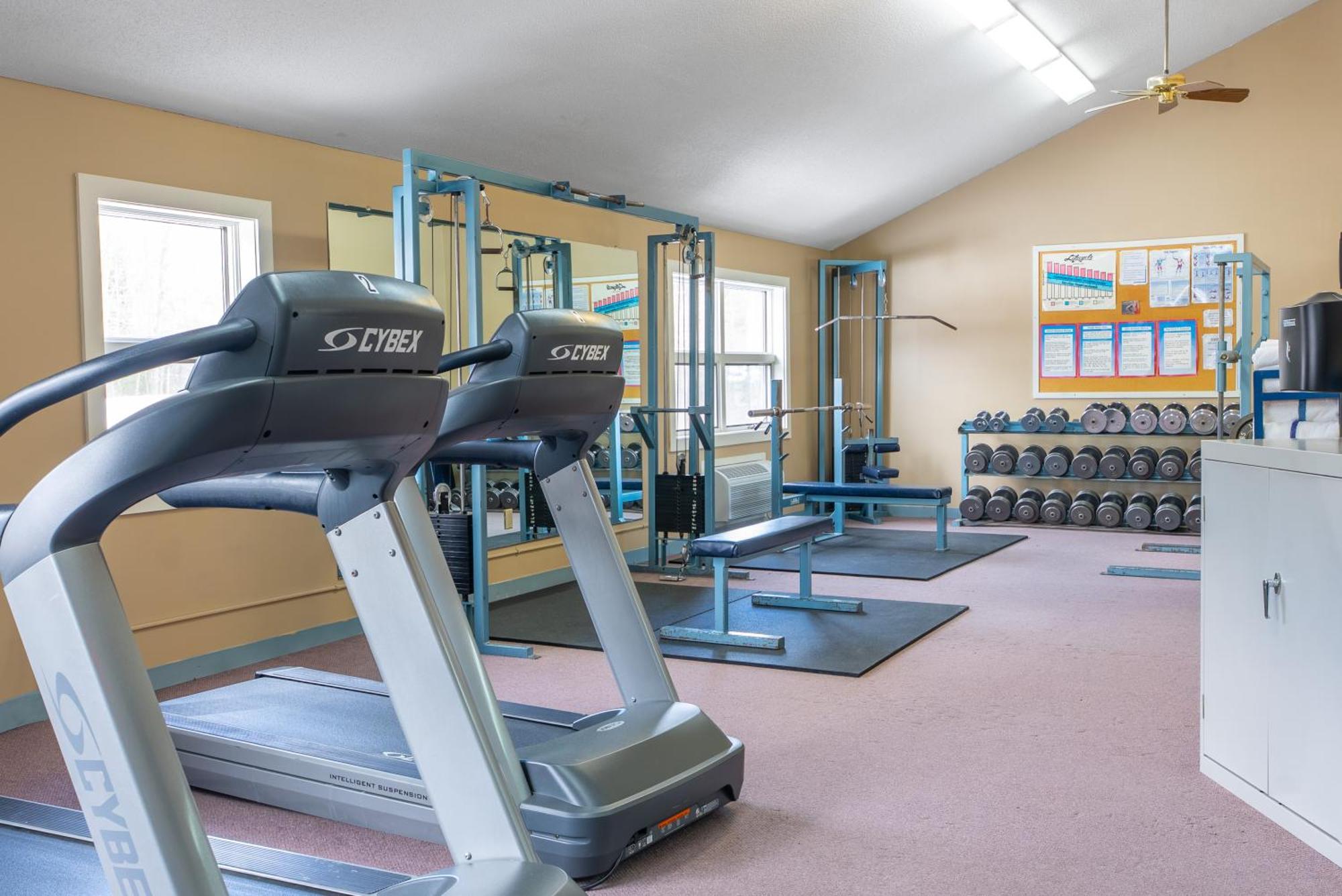 Fireside Inn & Suites Ґілфорд Екстер'єр фото