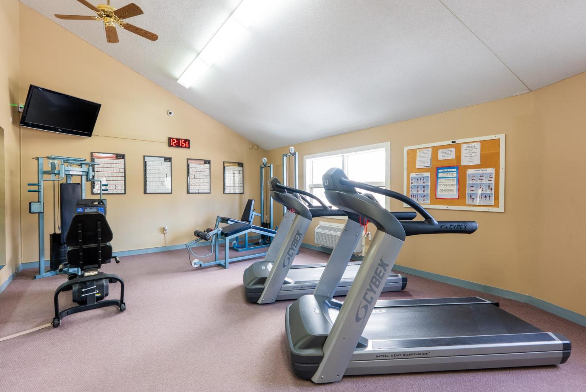 Fireside Inn & Suites Ґілфорд Екстер'єр фото