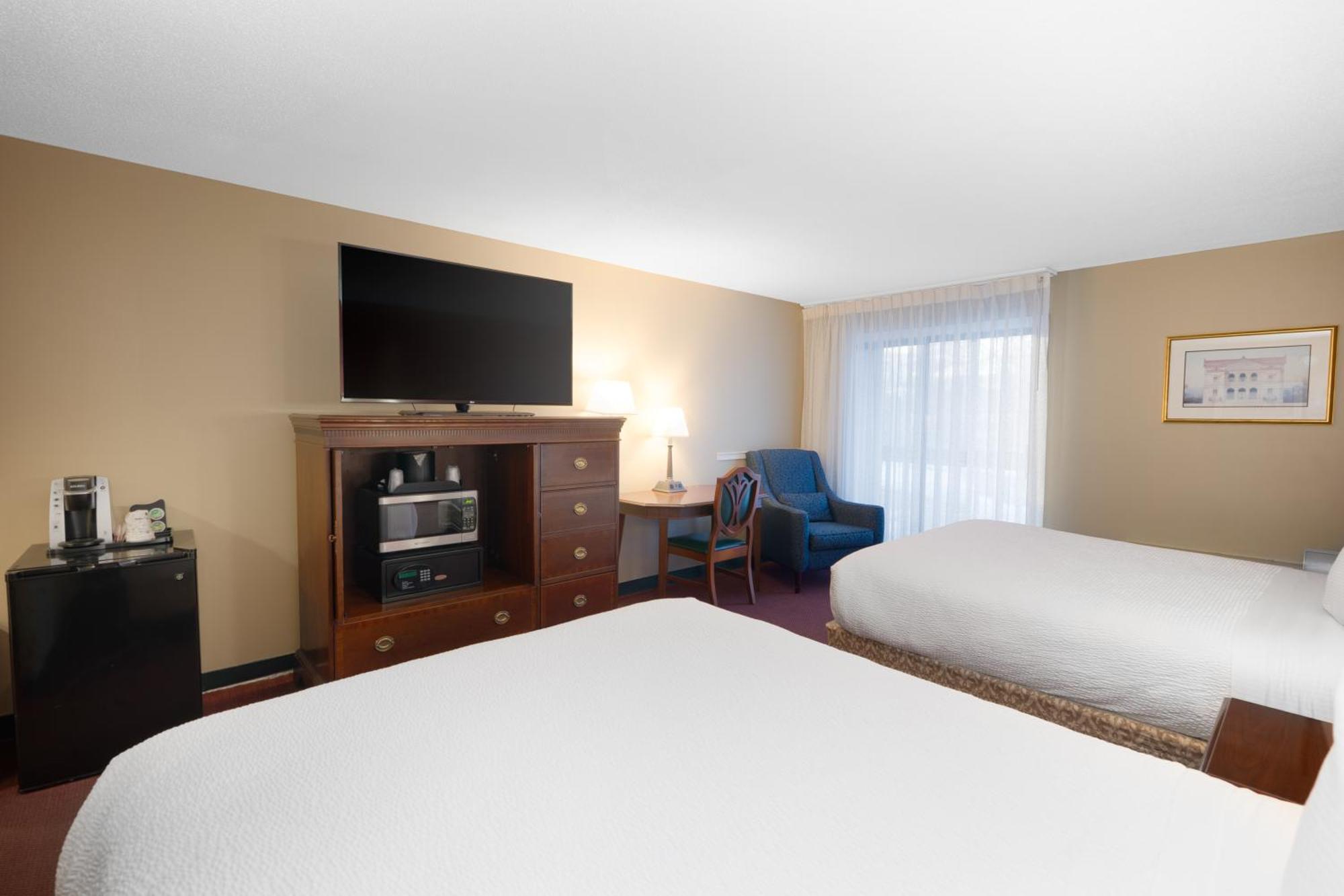 Fireside Inn & Suites Ґілфорд Номер фото