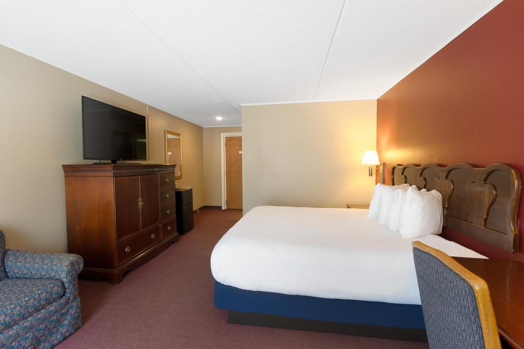 Fireside Inn & Suites Ґілфорд Номер фото