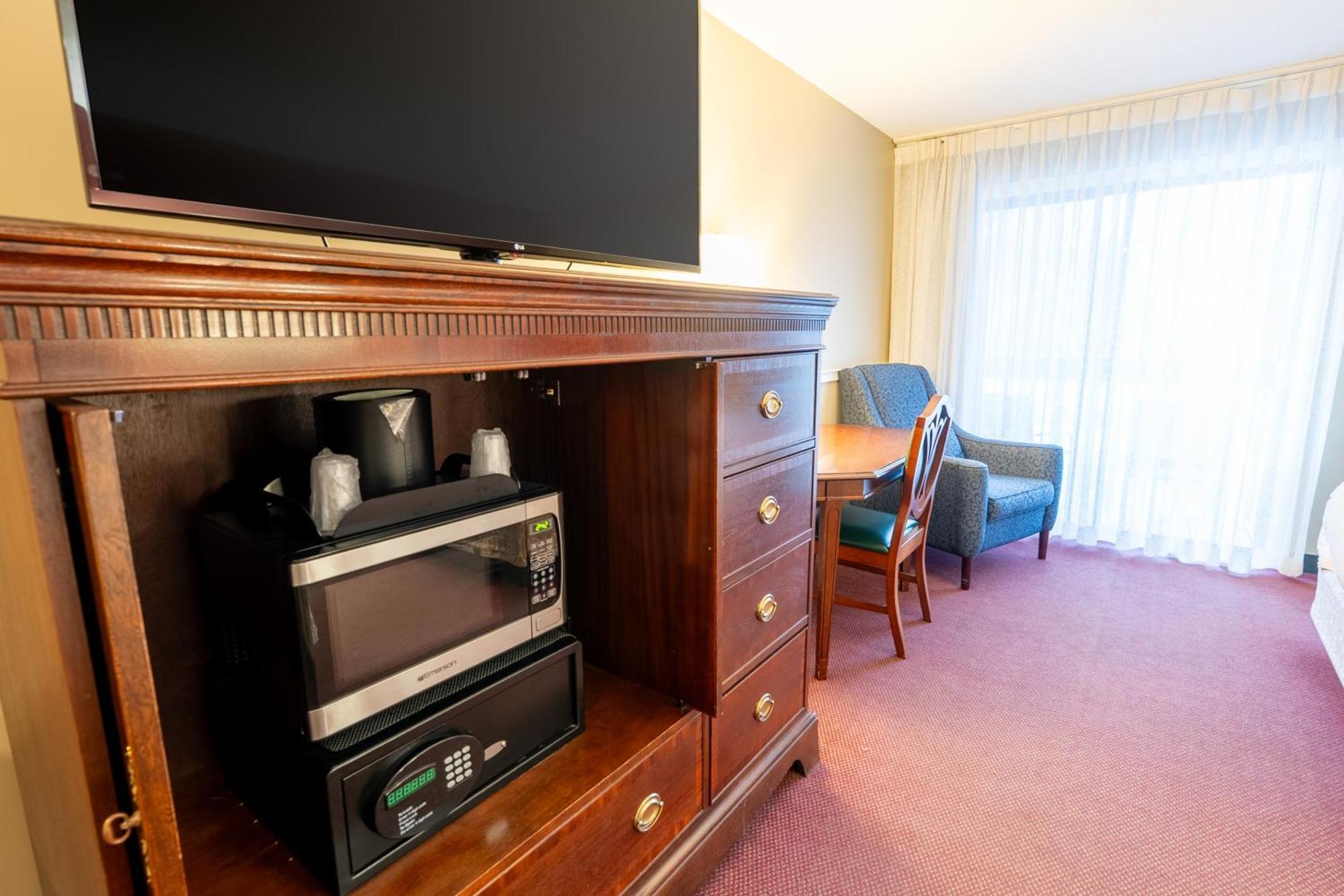 Fireside Inn & Suites Ґілфорд Номер фото