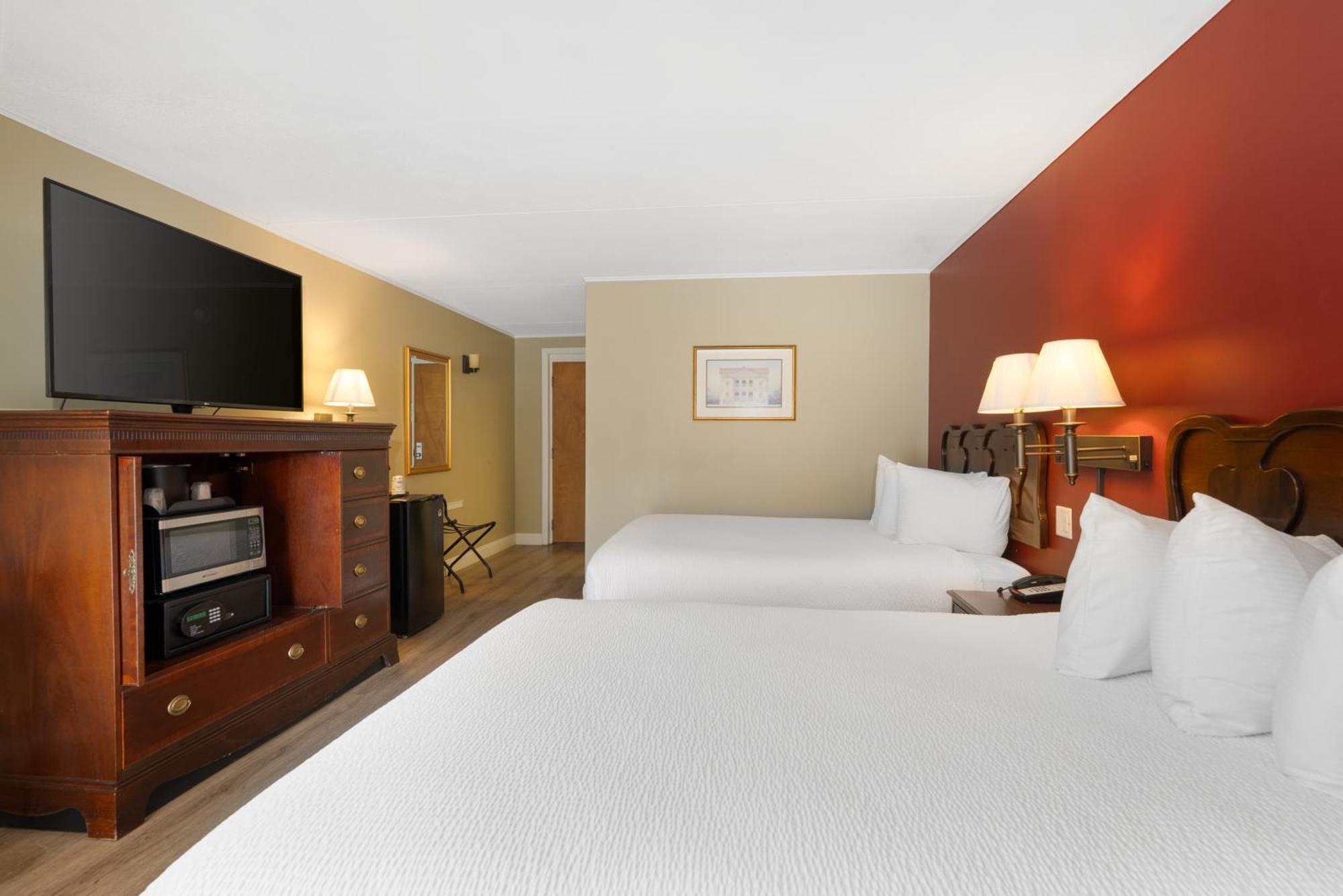 Fireside Inn & Suites Ґілфорд Екстер'єр фото