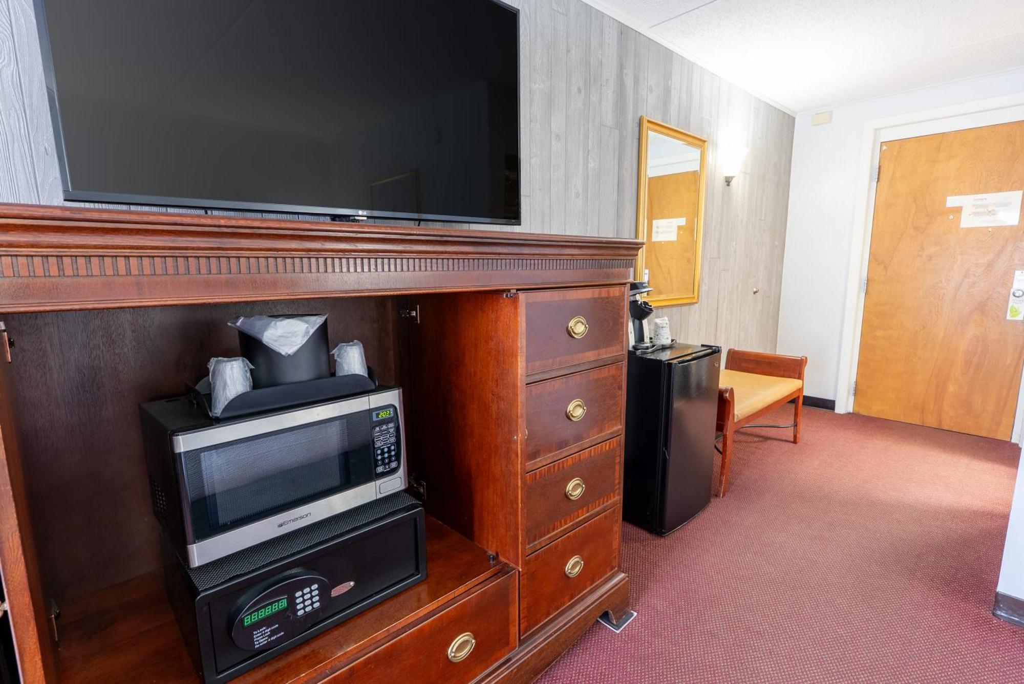 Fireside Inn & Suites Ґілфорд Номер фото