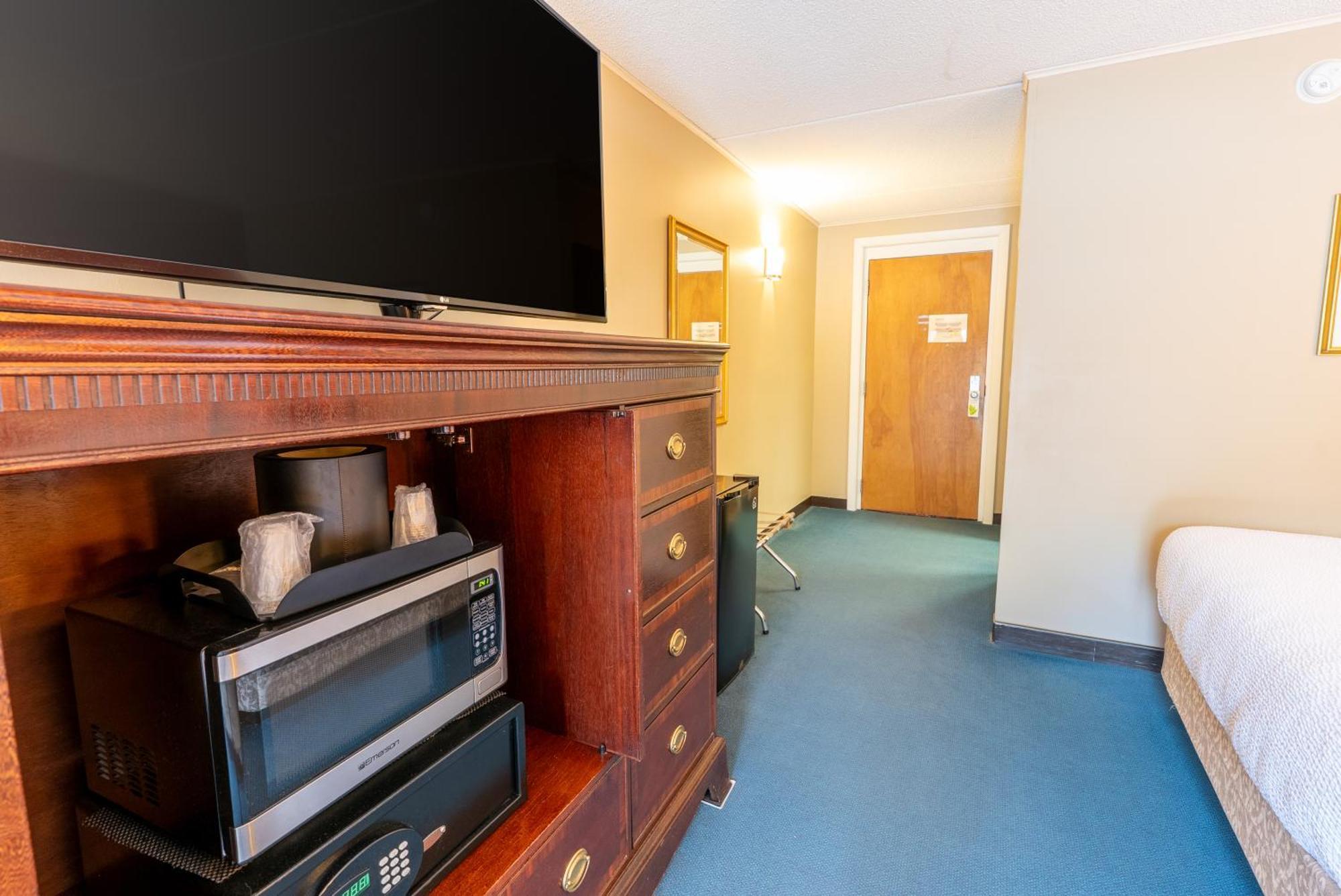 Fireside Inn & Suites Ґілфорд Номер фото