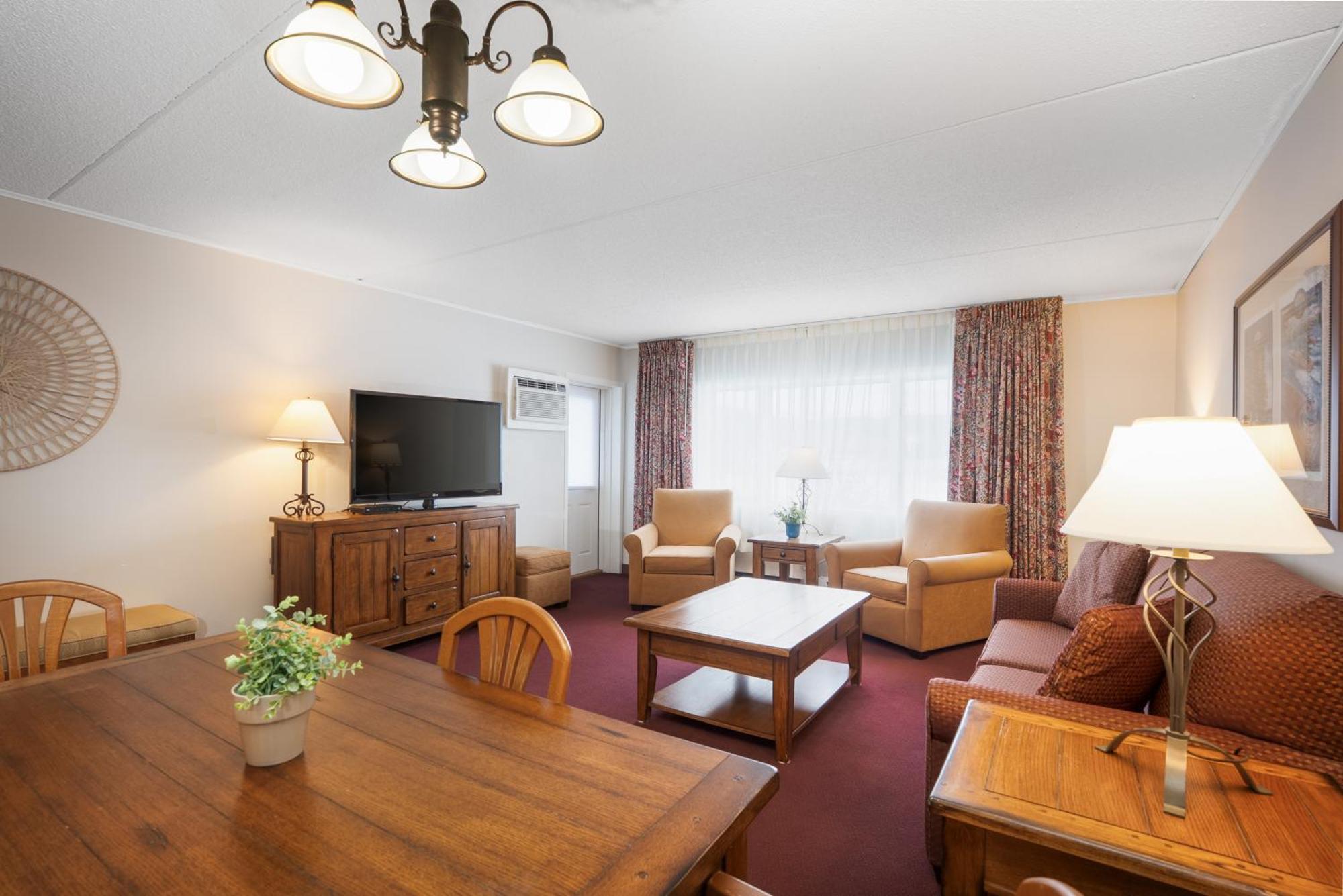Fireside Inn & Suites Ґілфорд Екстер'єр фото