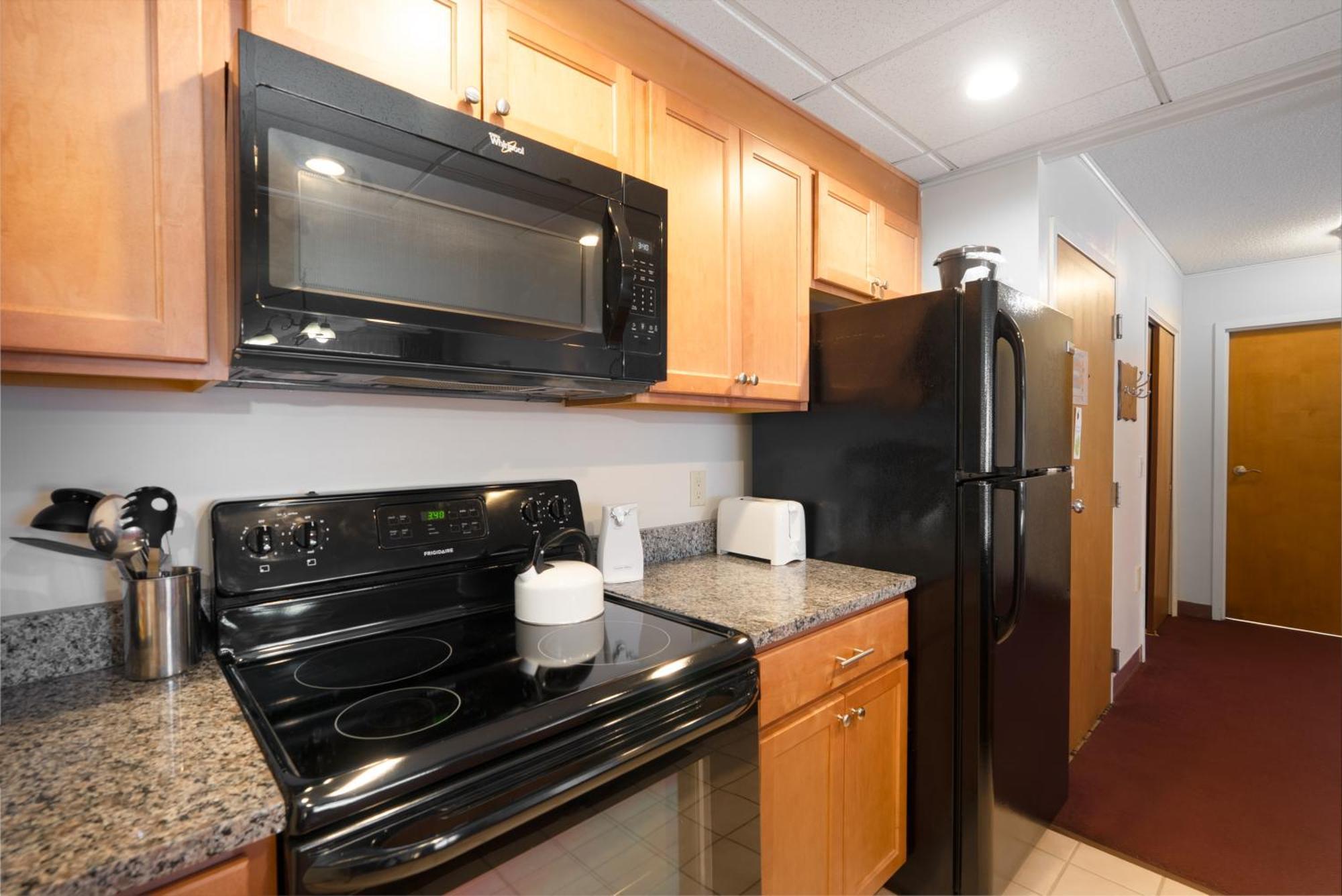 Fireside Inn & Suites Ґілфорд Екстер'єр фото