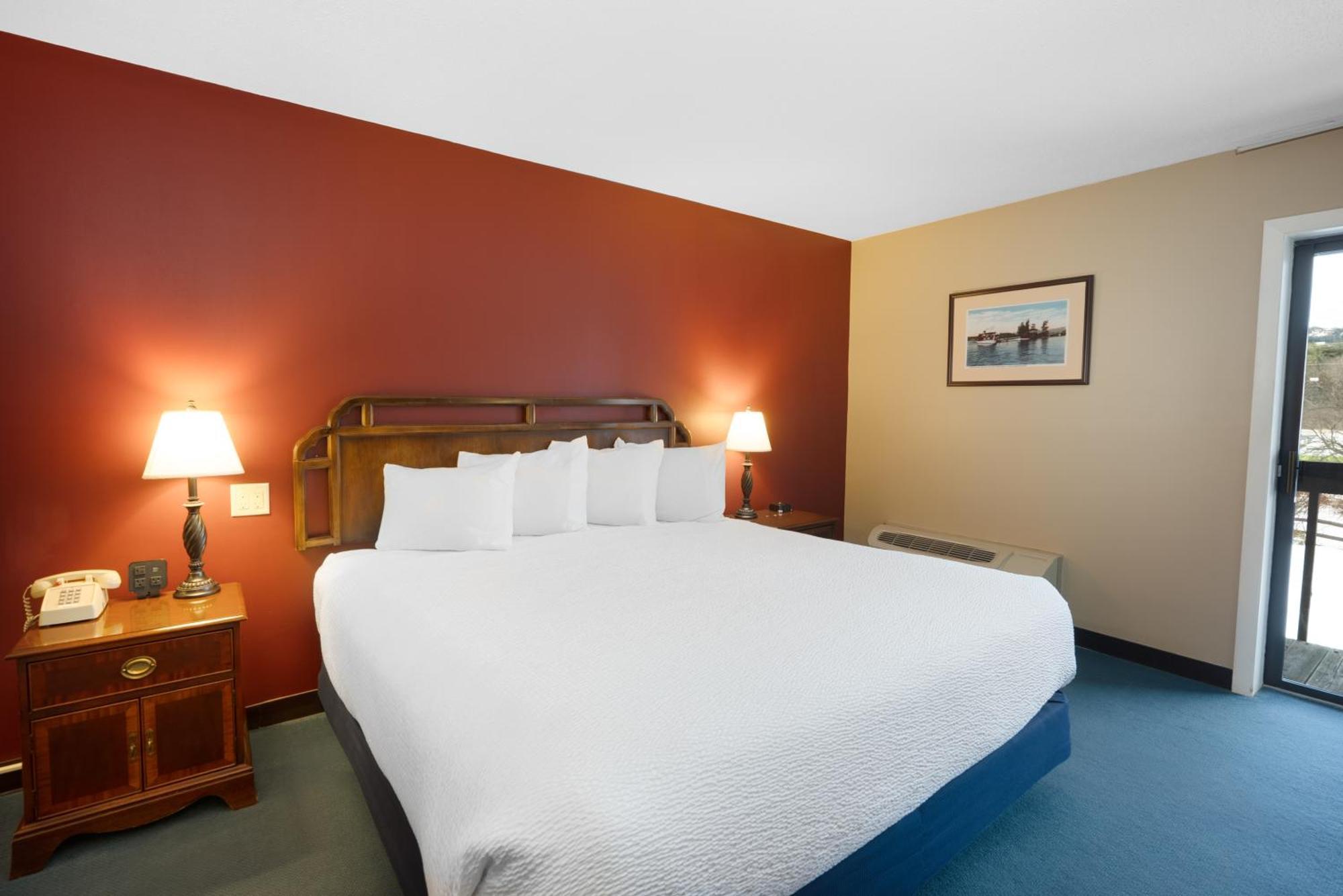 Fireside Inn & Suites Ґілфорд Екстер'єр фото