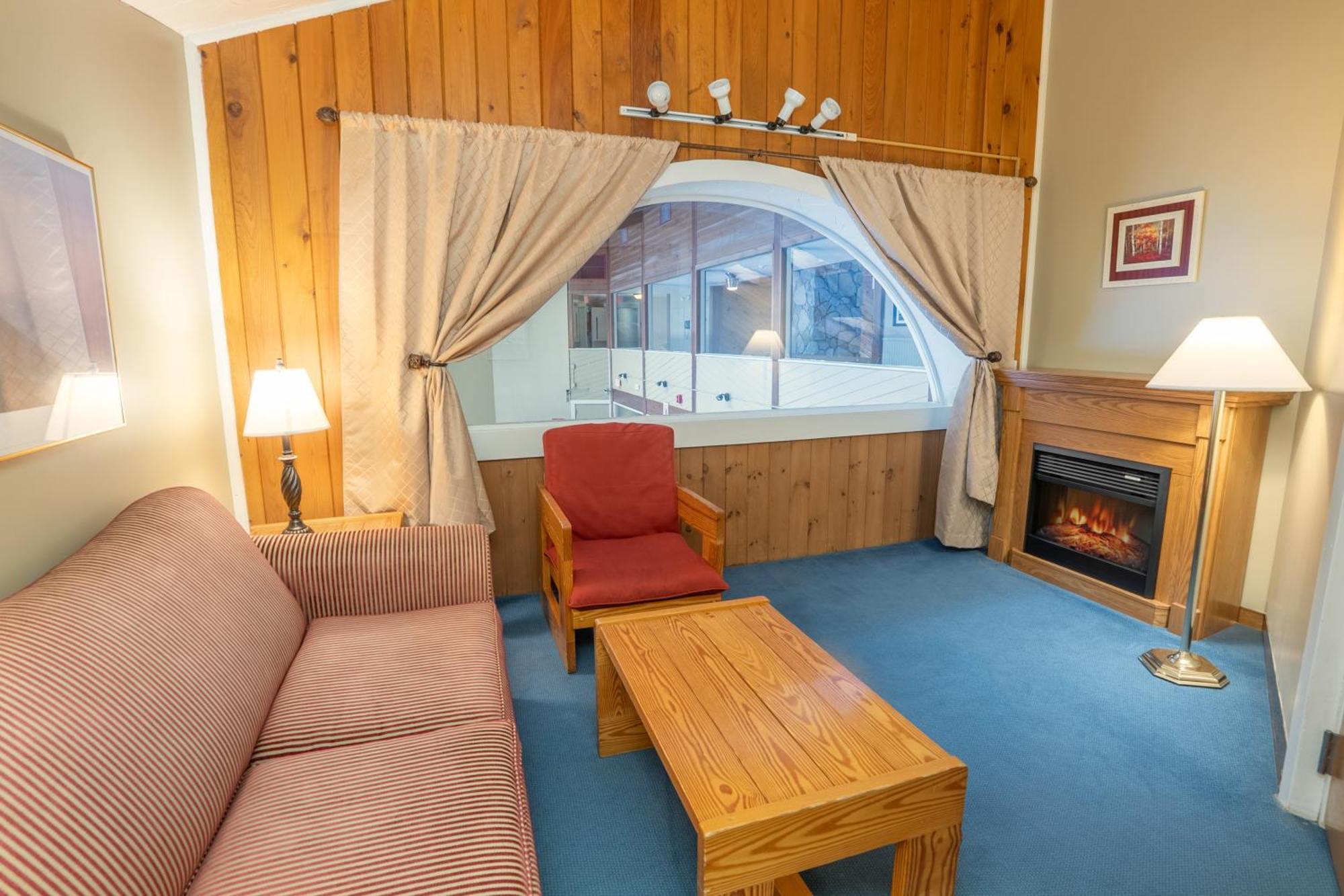 Fireside Inn & Suites Ґілфорд Екстер'єр фото