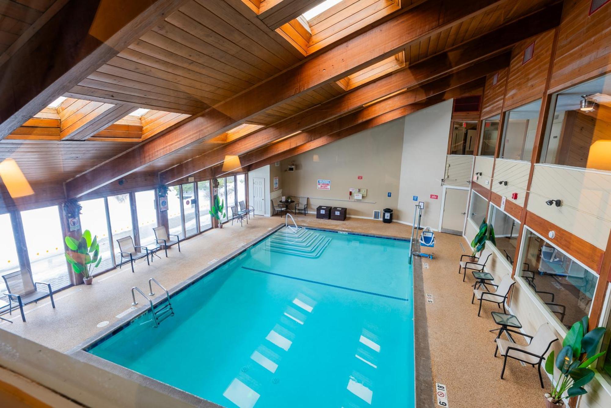 Fireside Inn & Suites Ґілфорд Екстер'єр фото